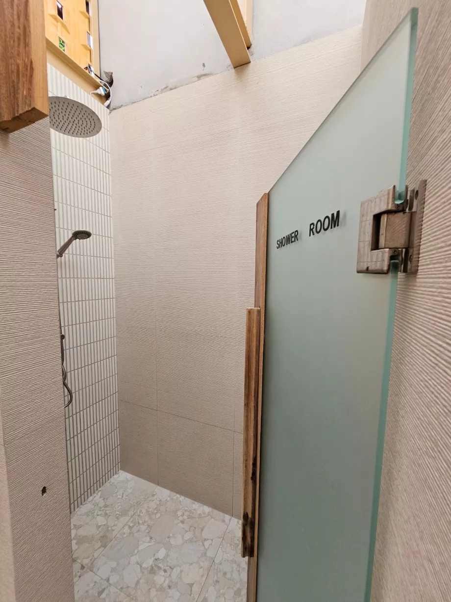 Praia de Rin Nai, duches gratuitos