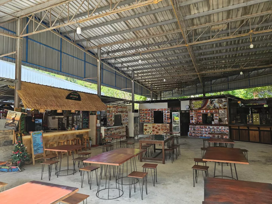 Sala de jantar na aldeia de Panburi