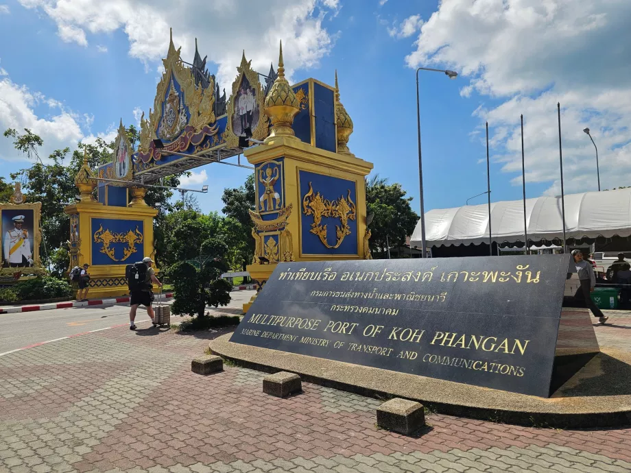 Entrada principal da marina de Thong Sala