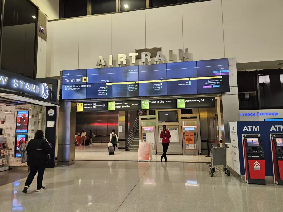 Entrada da estação de Airtrain