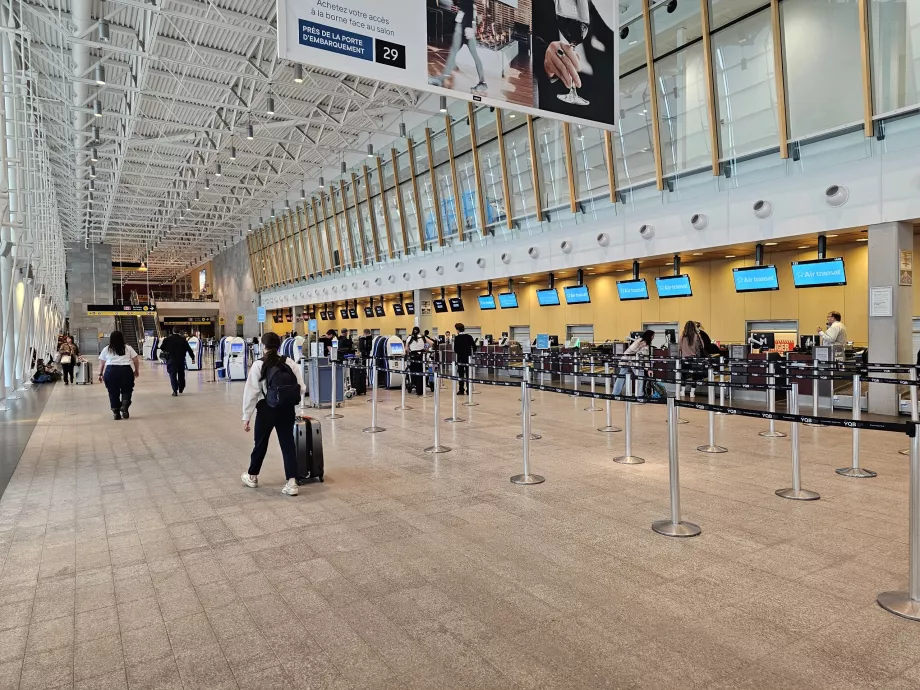 Sala de embarque do aeroporto da cidade de Quebec