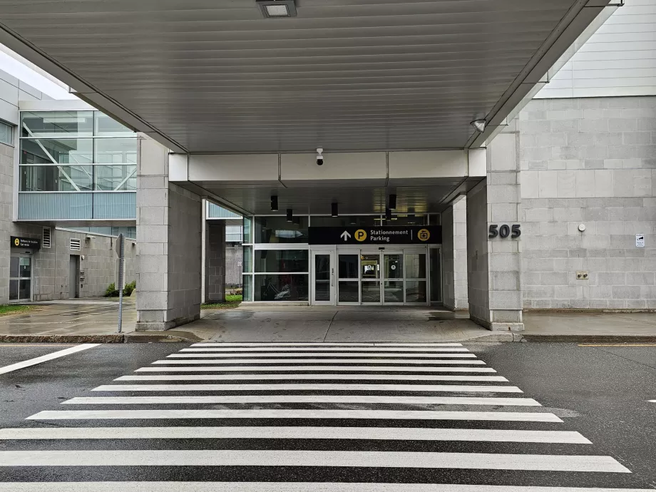Acesso ao parque de estacionamento e ao depósito de bagagens