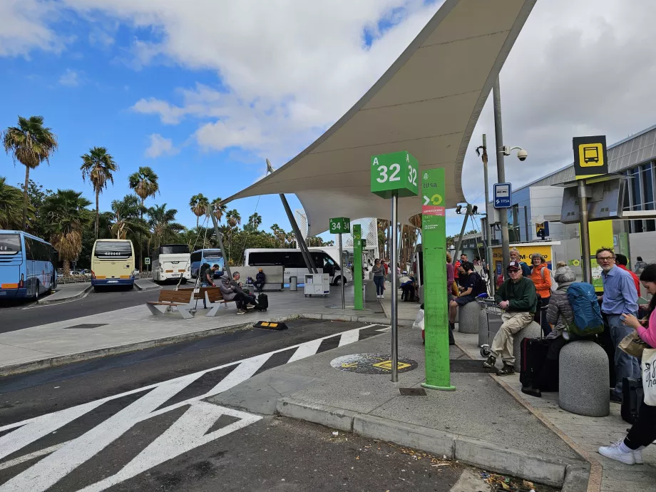 Paragem de autocarro em direção a Santa Cruz e Los Cristianos