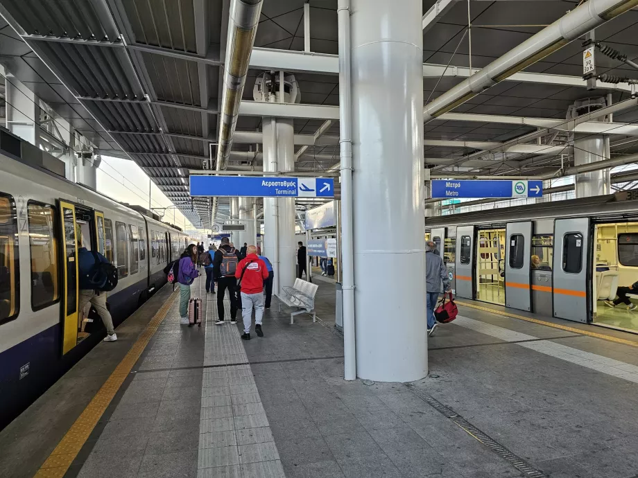 Divisão das vias na plataforma: à esquerda comboio suburbano, à direita metro