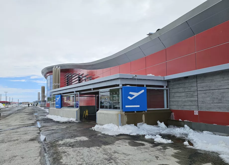 chegada ao aeroporto de Iqaluit