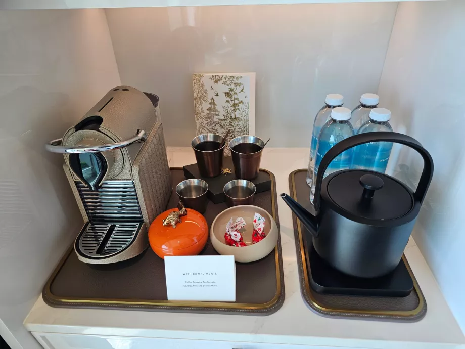 Máquina de café e chaleira