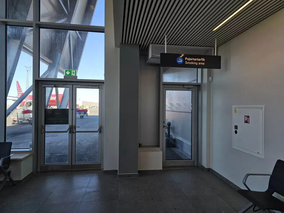 Sala para fumadores na secção de trânsito