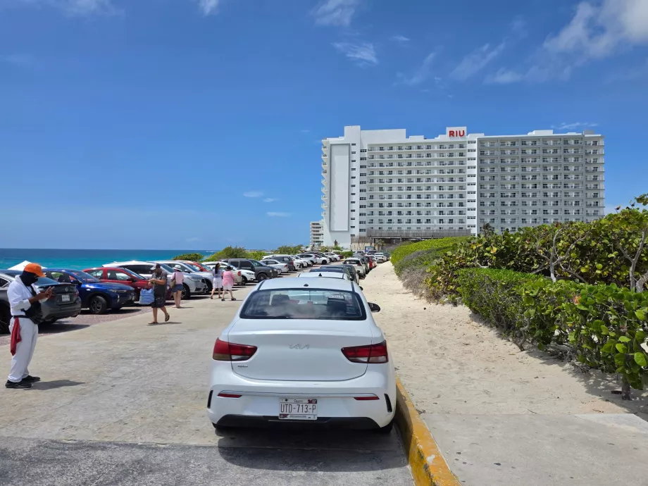 Estacionamento em Playa Delfines