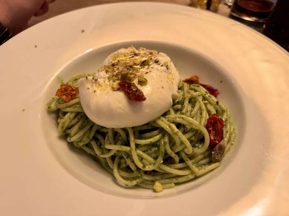 Esparguete com burrata