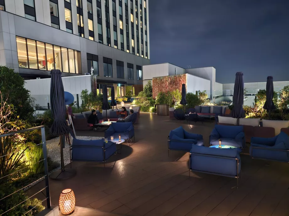 Terraço exterior do restaurante Gallery 11