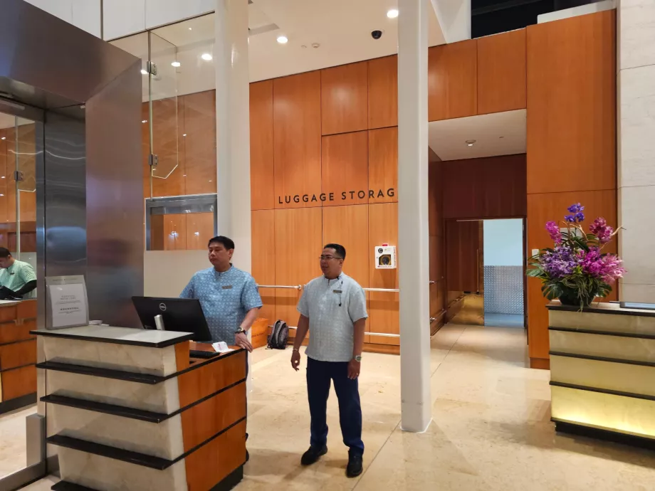 Depósito de bagagens para os hóspedes