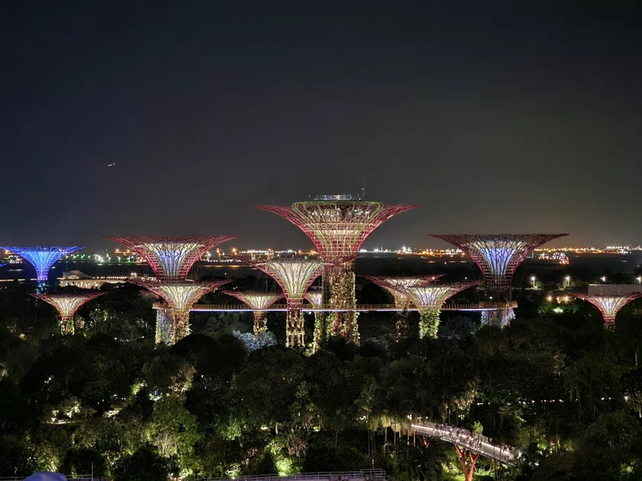 Vista nocturna do quarto