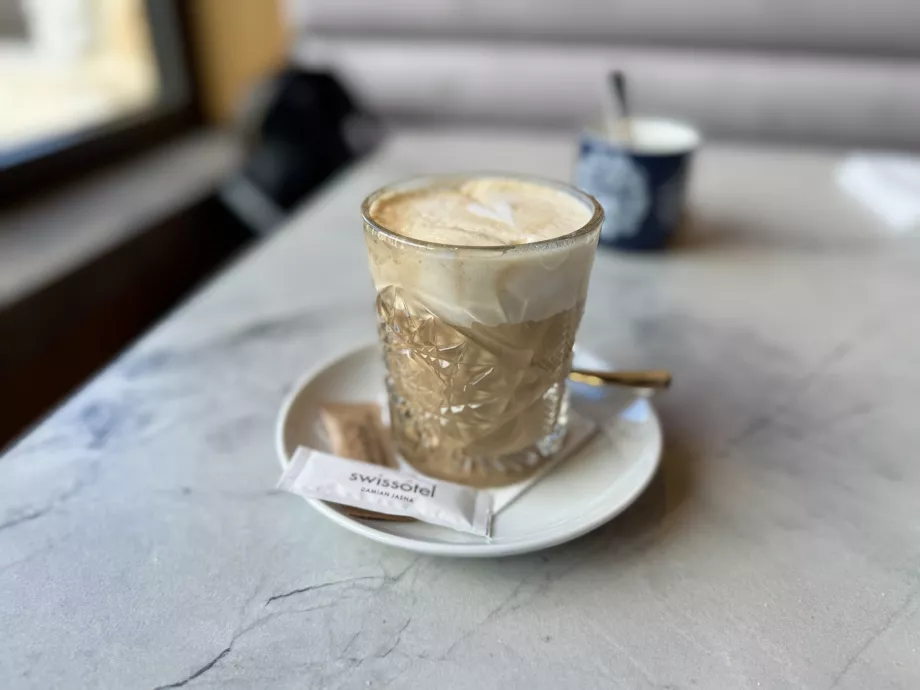 Flat white ao pequeno-almoço