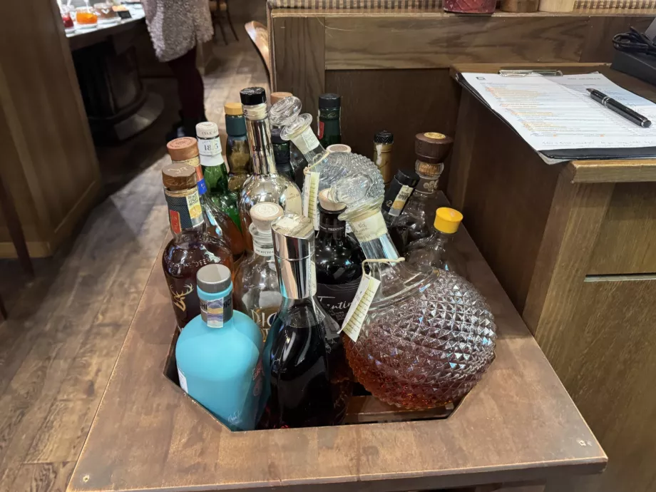 Pequeno-almoço, uma vasta seleção de bebidas alcoólicas