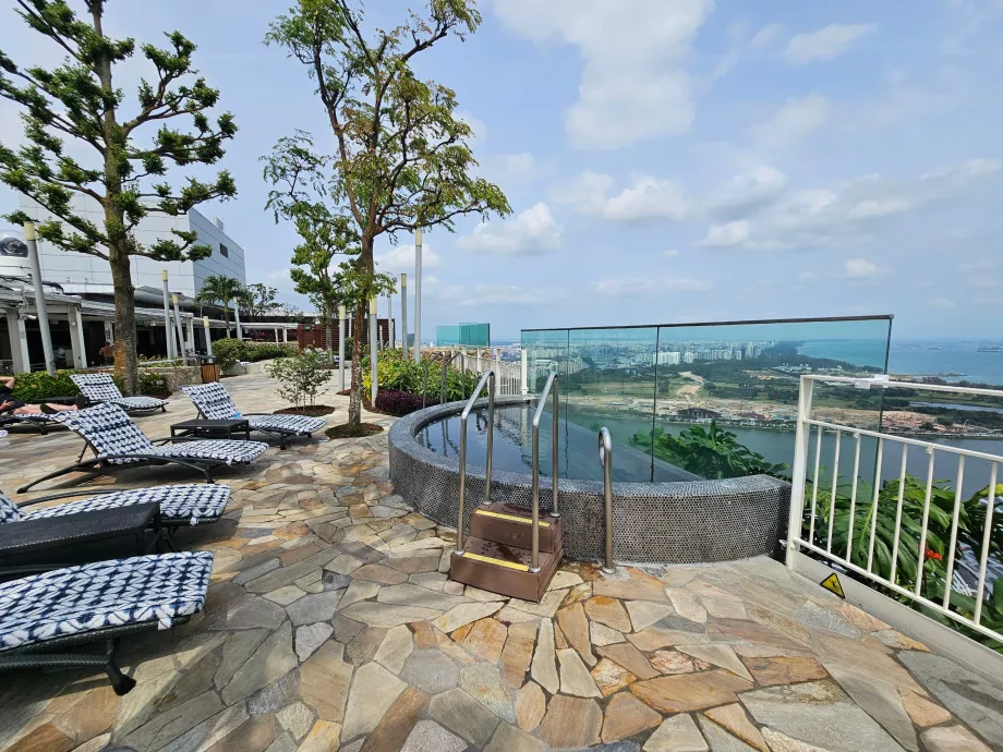 Banheira de hidromassagem no telhado