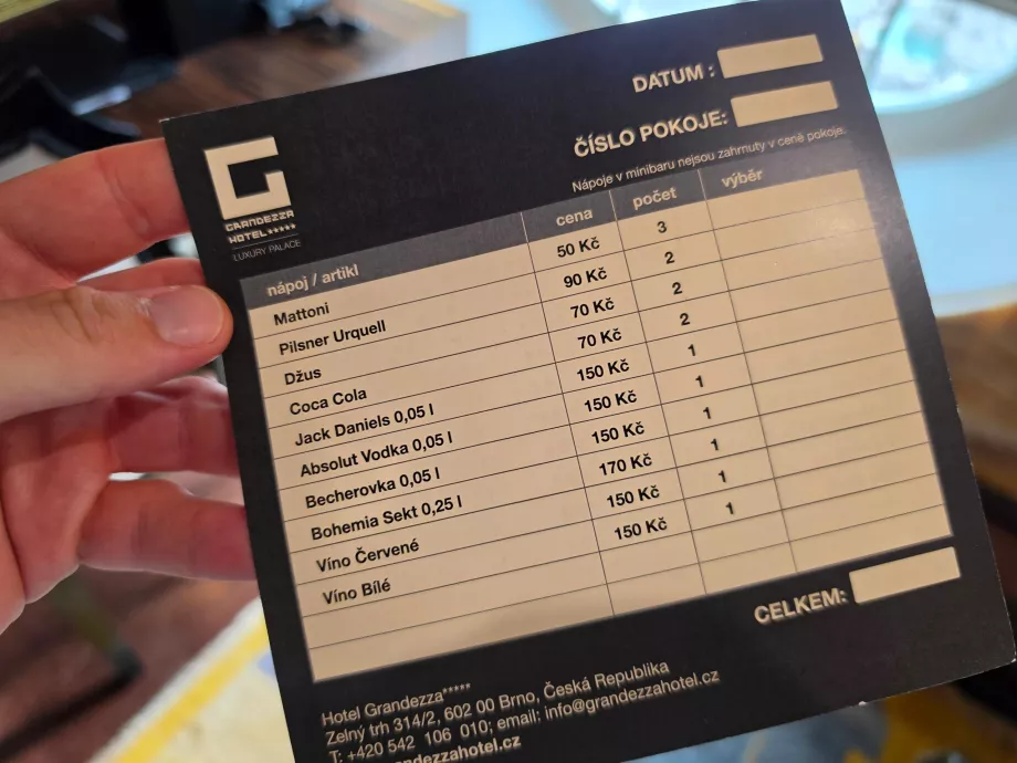 Lista de preços do minibar (igual para todos os tipos de quartos)