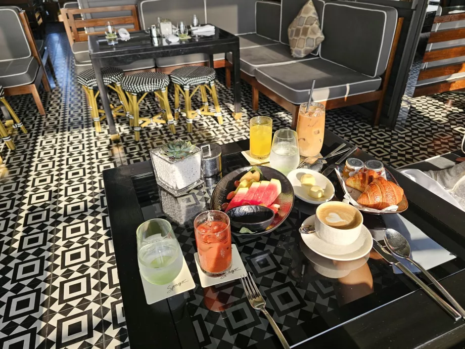 Pequeno-almoço no Spago Bar