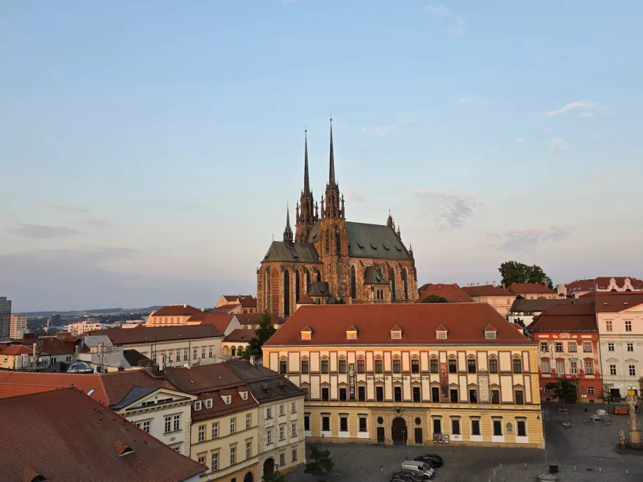 A Basílica de São Pedro ao nascer do sol