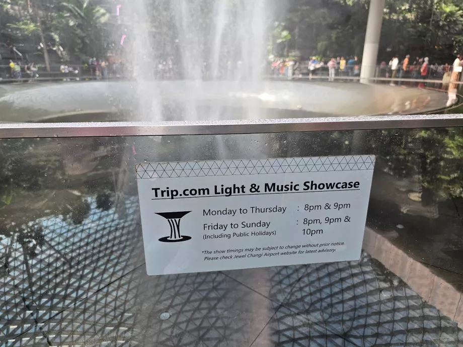 Horários dos espectáculos de luz na cascata de Jewel