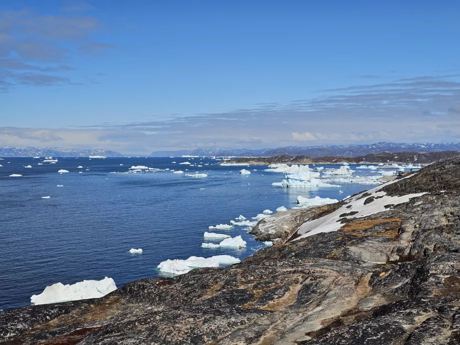 Bancos de gelo perto de Ilulissat, vista do trilho amarelo
