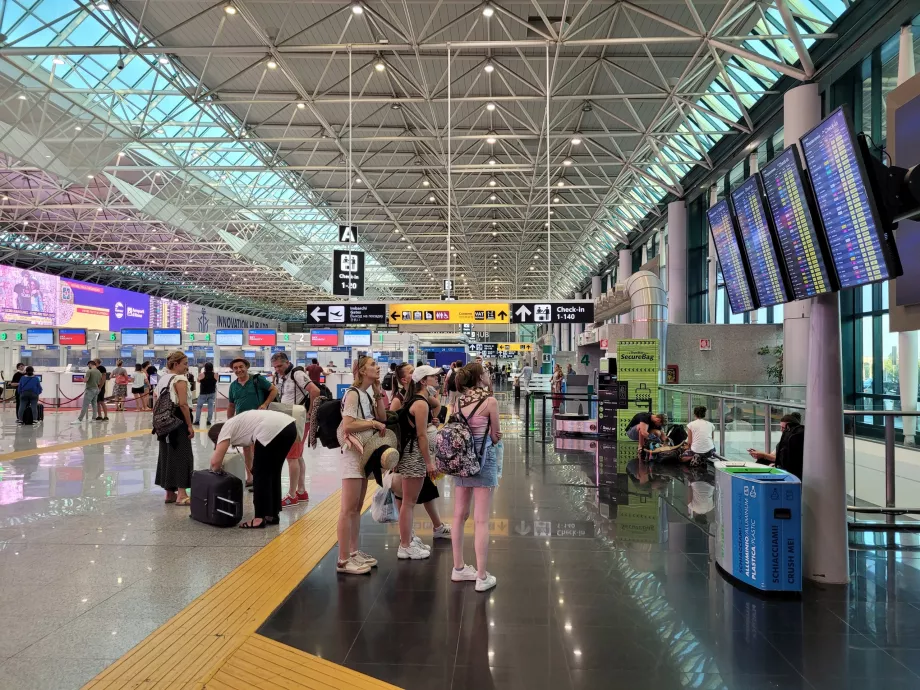 Terminal 1, secção de partidas