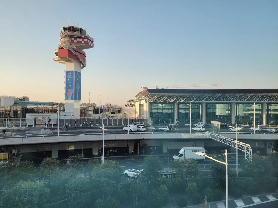 Torre de controlo do aeroporto FCO