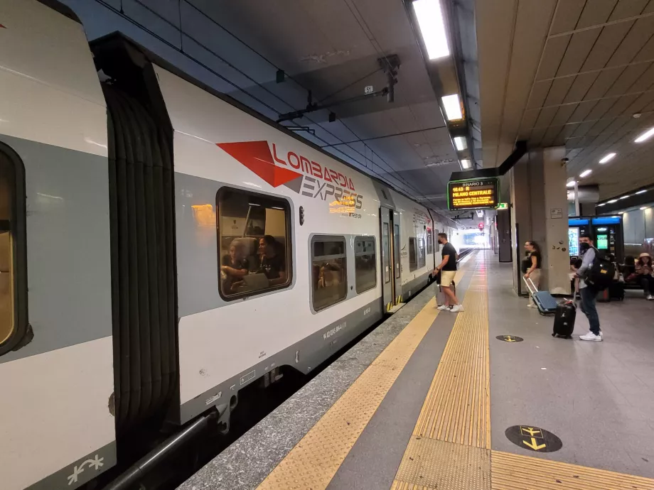 Plataformas de comboios no aeroporto MXP