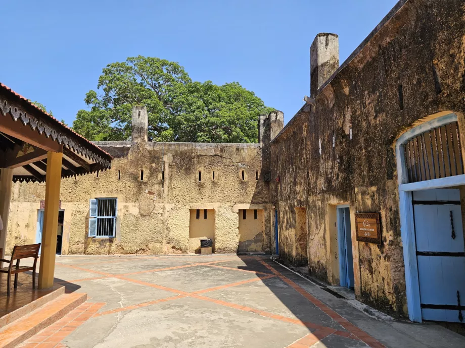 Ilha Prisão, o edifício da prisão