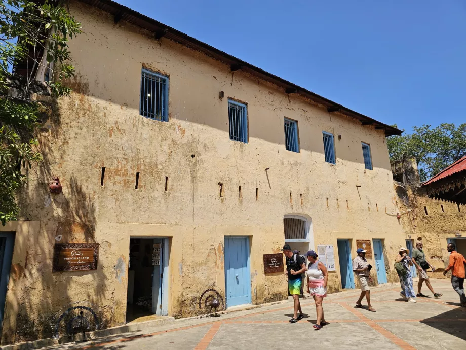 Ilha Prisão, o edifício da prisão