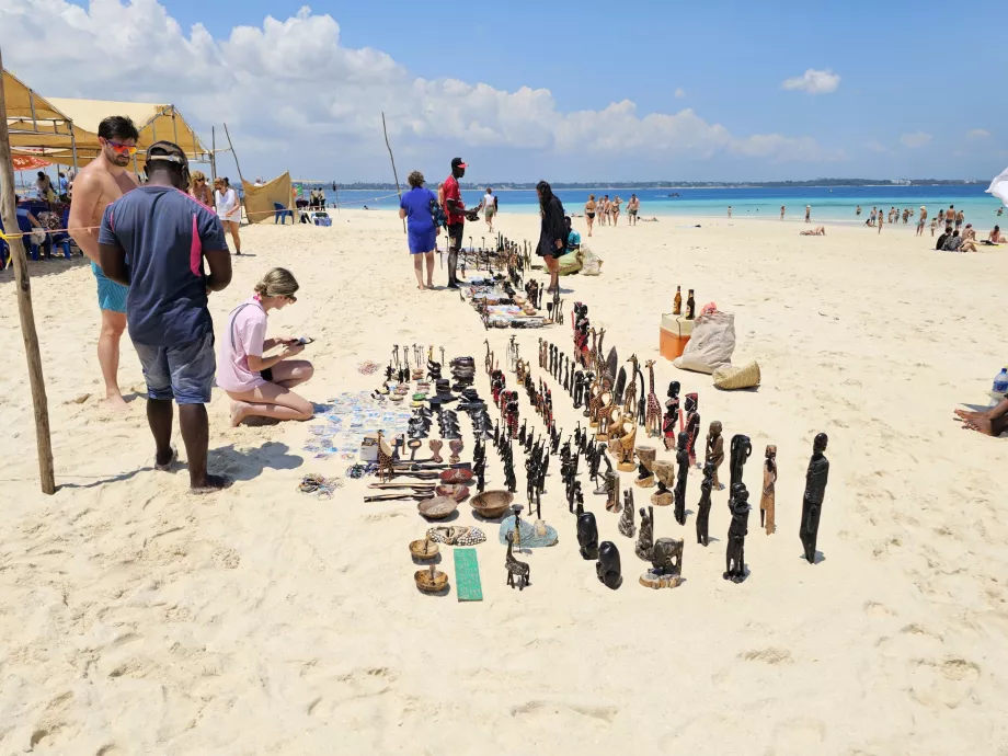 Venda de lembranças no banco de areia de Nakupenda
