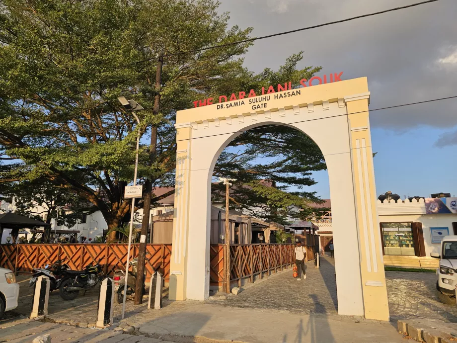 Porta de entrada para o Darajani Souk