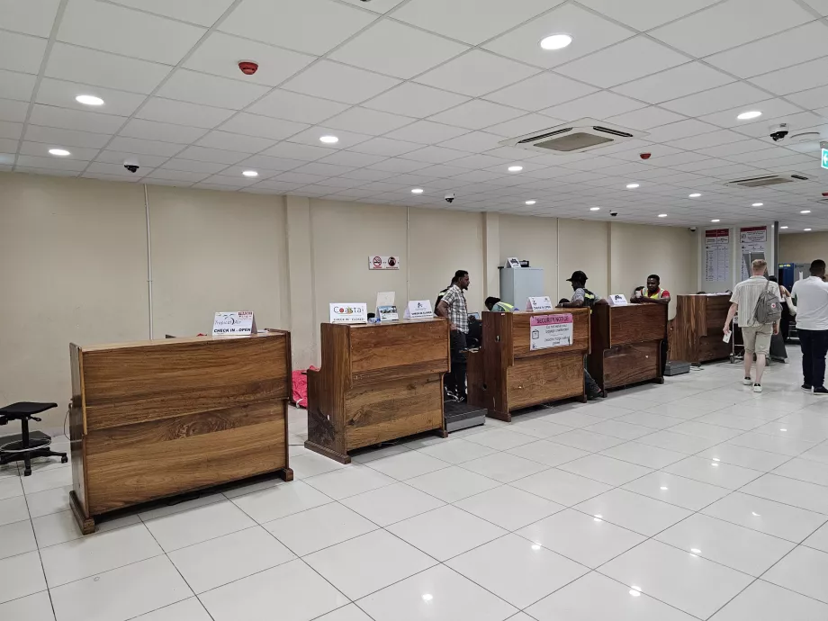 Terminal 2B, balcões de check-in