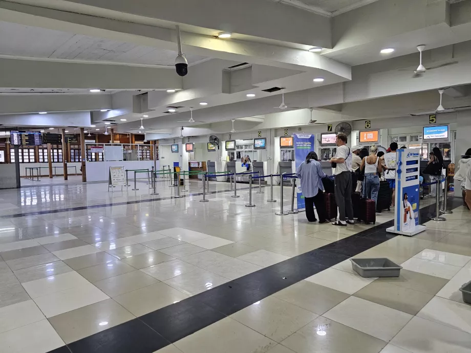 Terminal 2A, balcões de check-in