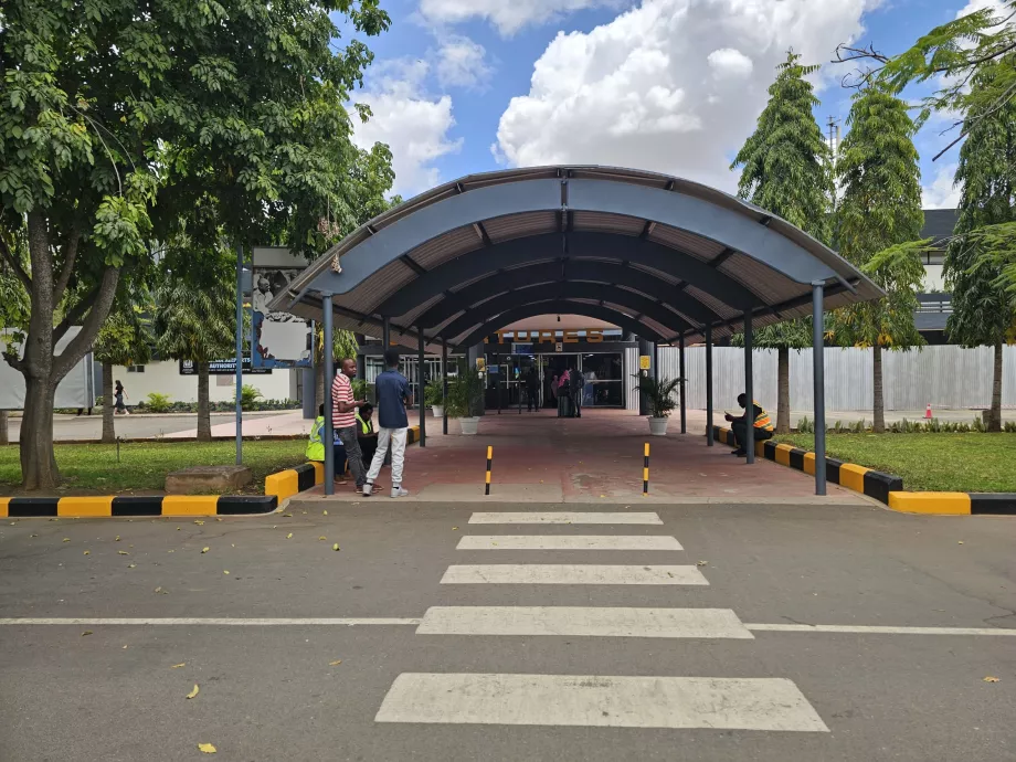 chegada ao aeroporto de Kilimanjaro