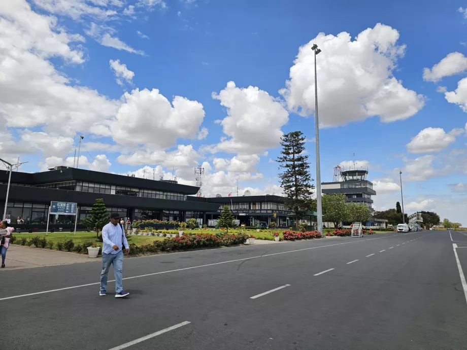 chegada ao aeroporto de Kilimanjaro