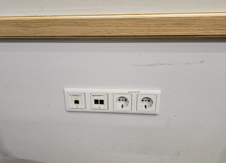 Tomadas para carregar aparelhos electrónicos