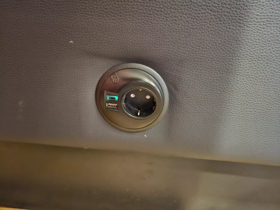 Tomada para carregar aparelhos electrónicos