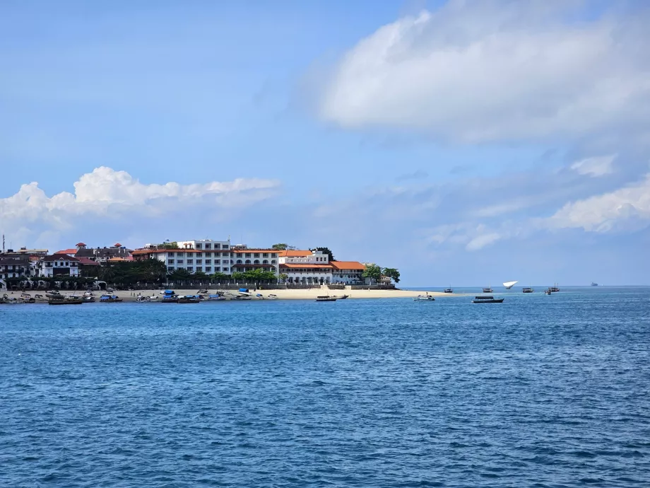 Vista durante o cruzeiro de Zanzibar para Dar es Salaam