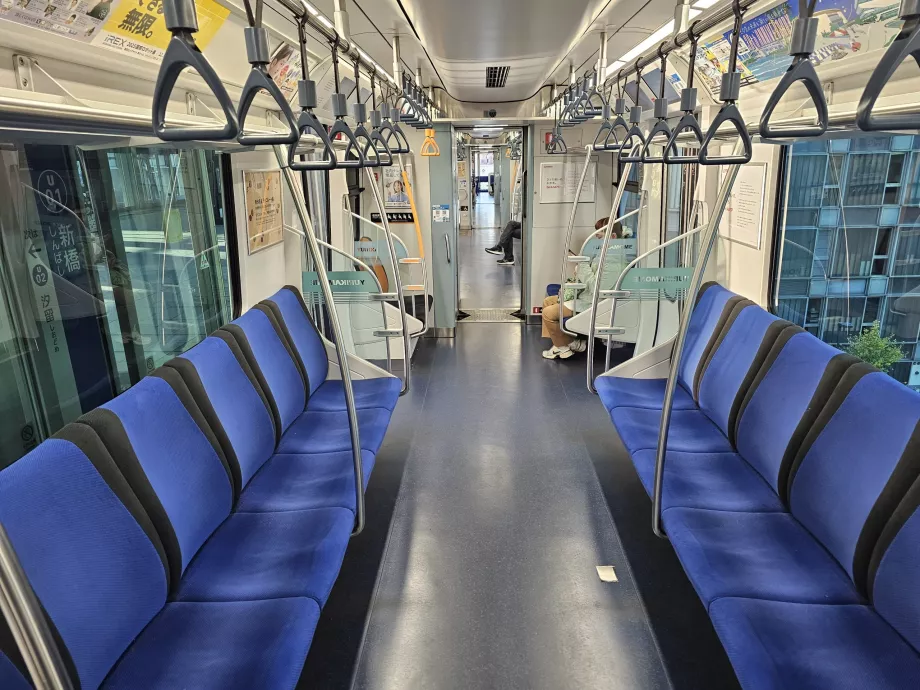 Interior de um metro automático moderno