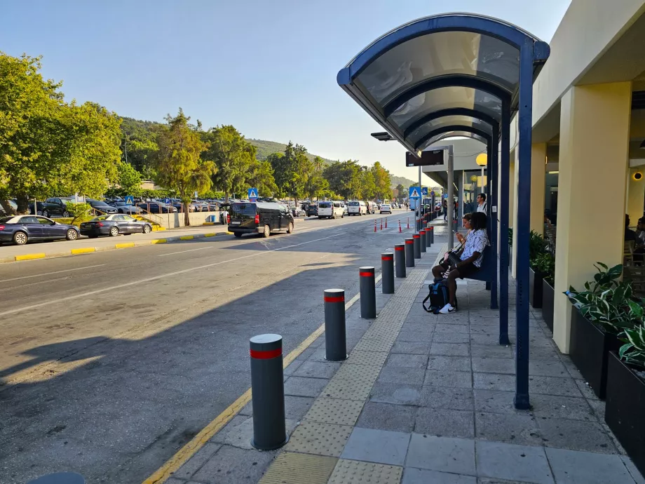 Paragem de autocarro entre terminais