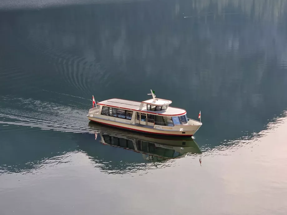 Um barco no Lago Hallstatt
