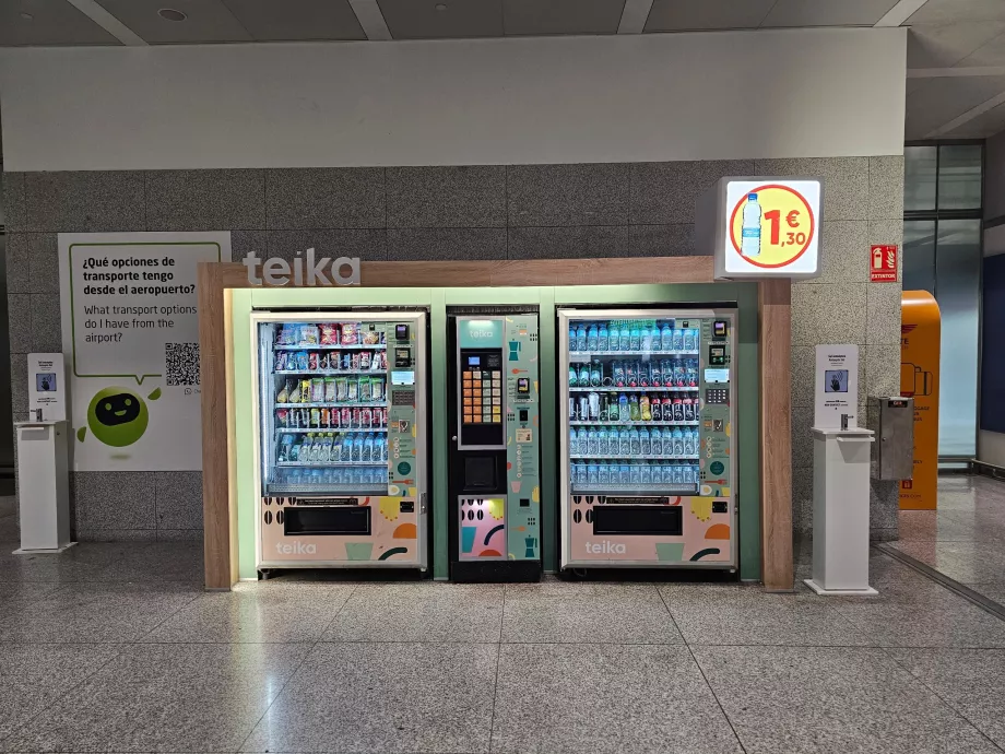 Máquinas de venda automática de bebidas, sanduíches e doces