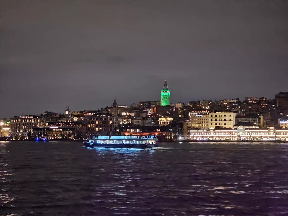 Cruzeiro noturno de ferry