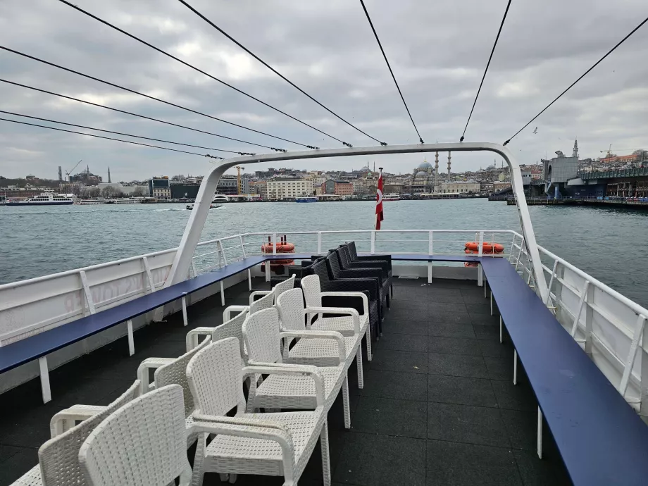 Convés superior do navio na Torre da Donzela