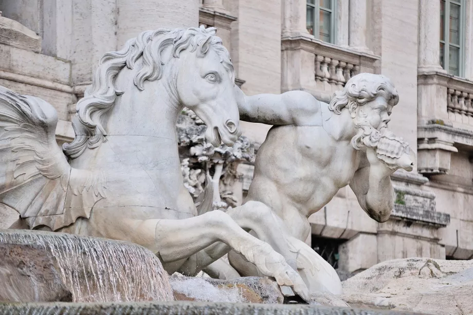 Estátua na Fonte de Trevi