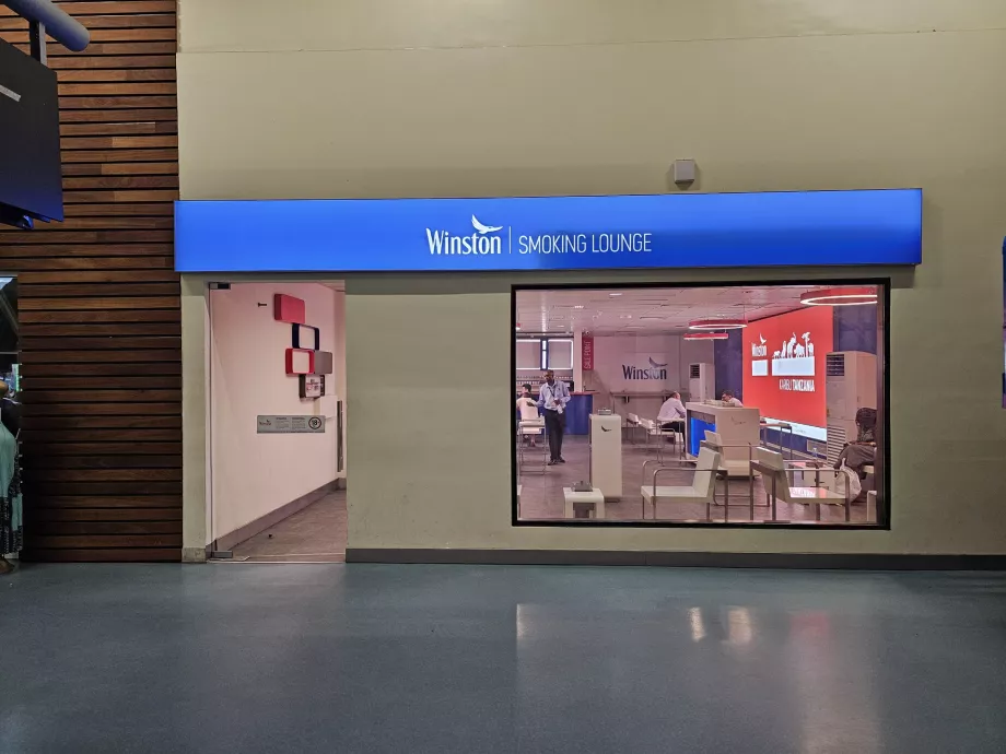 Sala de fumadores, Terminal 3, secção de trânsito