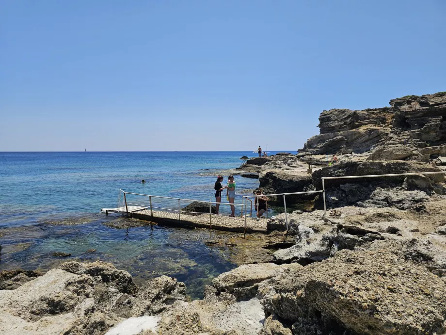 Praia perto das nascentes de Kallithea