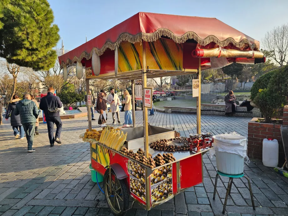 Barraca com milho e castanhas