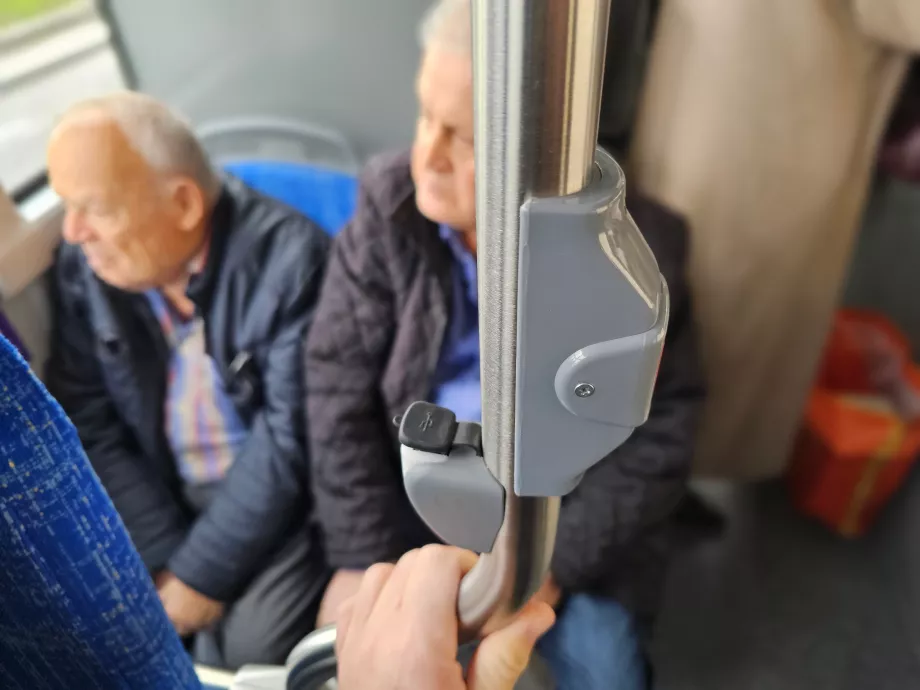 Portas USB e botão "Stop