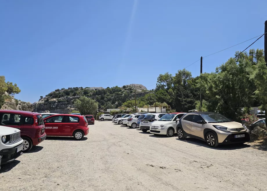 Parque de estacionamento da praia Anthony Quinn